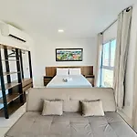 Muro Alto Condominio Clube